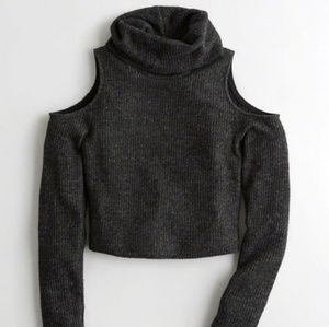 HOLLISTER COLD SHOULDER TURTLENECK CROP TOP